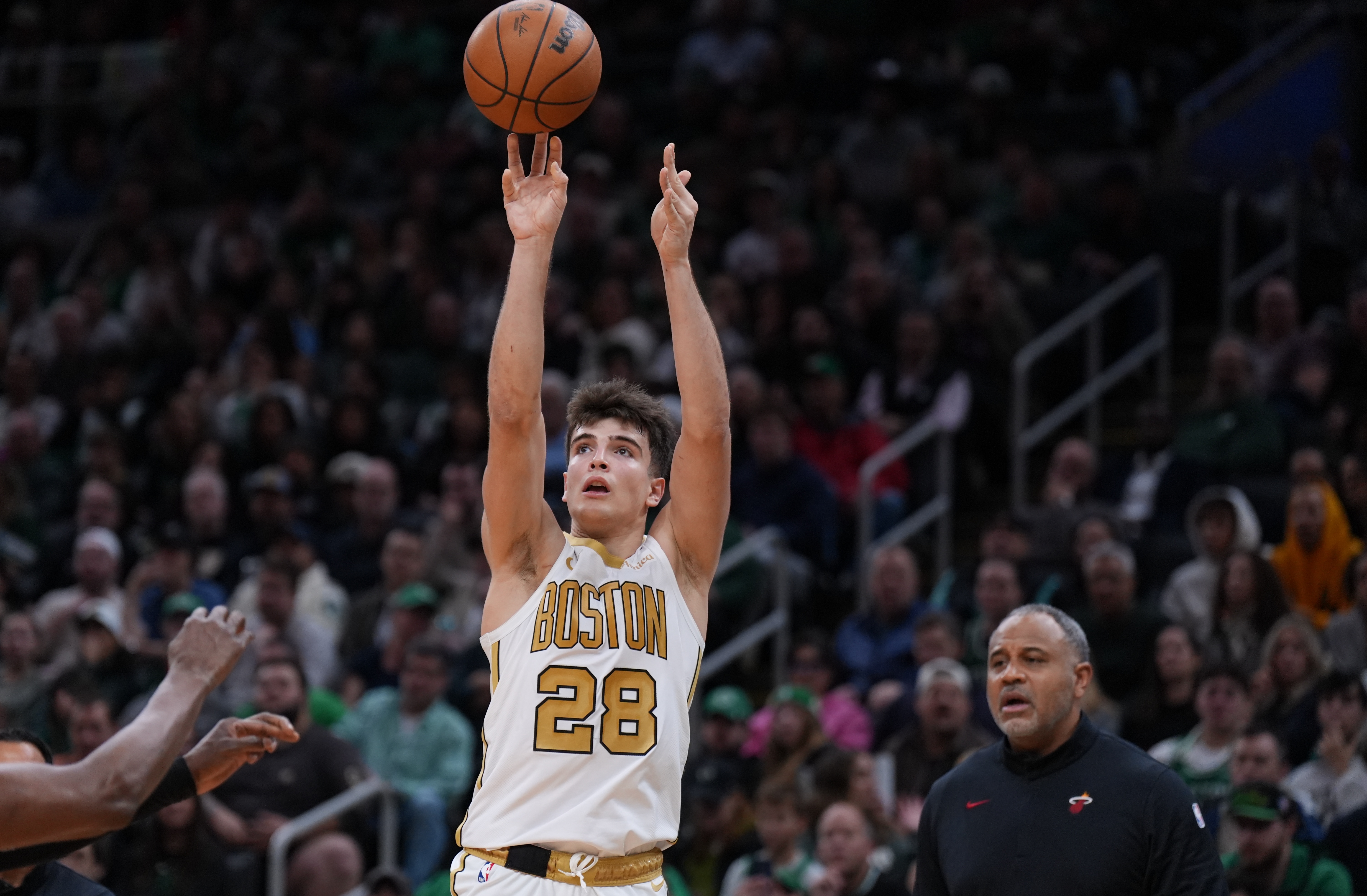 开云体育娱乐-命中绝平三分！布朗：冈萨雷斯打得很棒 对他和球队都是重要时刻